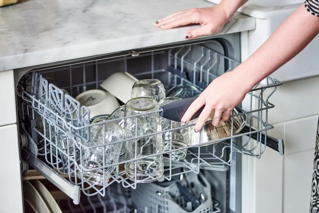 What is the cause of howling dishwasher