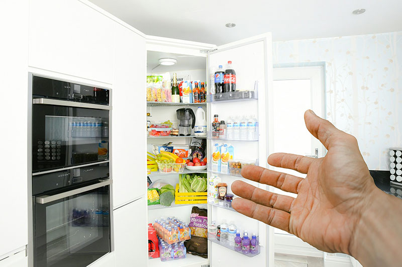 Why doesn't the sound of the refrigerator and freezer beep