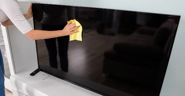 How to clean the TV