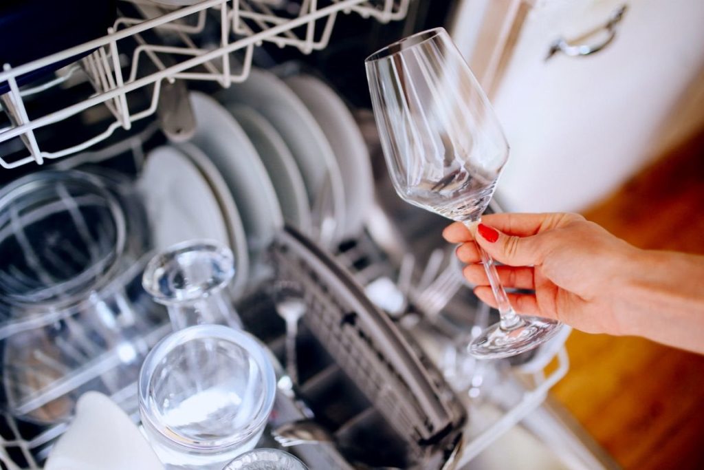 Dishes that should not be washed in the dishwasher
