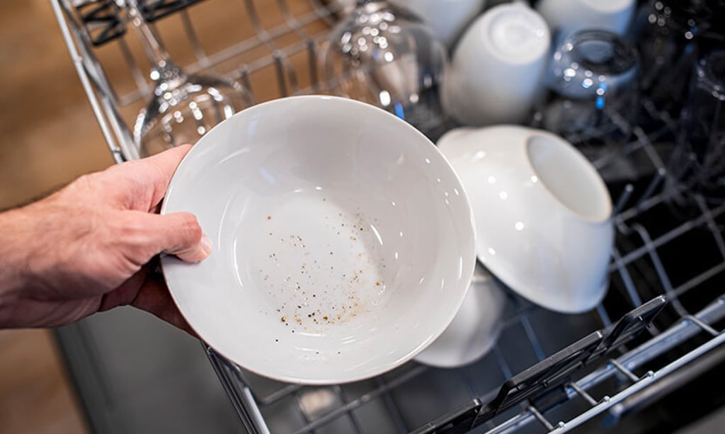 What is the sign of a dirty dish in the dishwasher