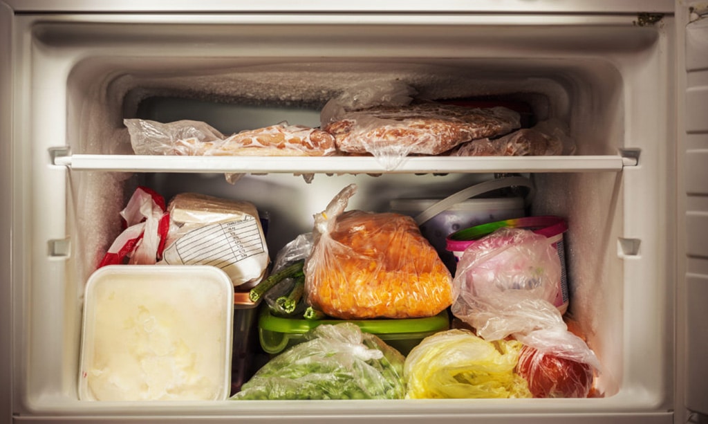 What to do to clean the refrigerator and remove the smell
