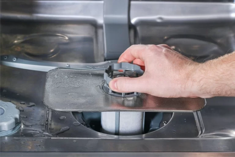 تخلیه نشدن آب ماشین ظرفشویی چرا آب ماشین ظرفشویی تخلیه نمی‌شود؟