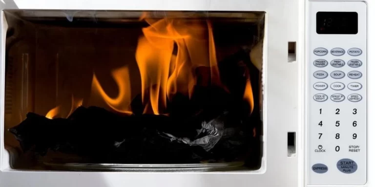 روغن یا مایعات در داخل مایکروفر