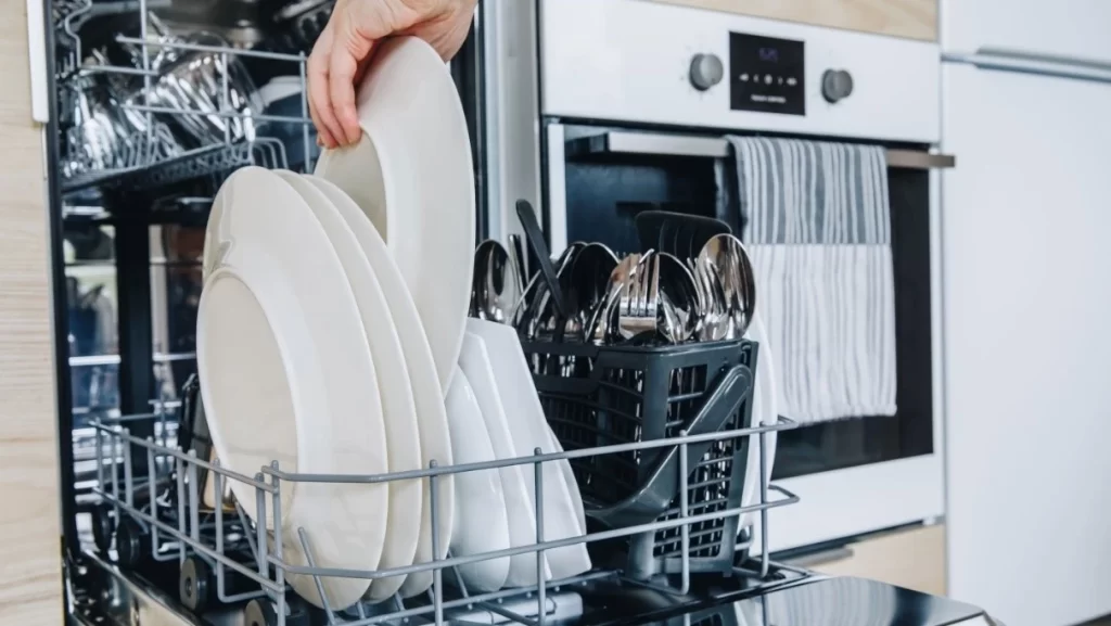 آبکشی نکردن ظروف در ماشین ظرفشویی