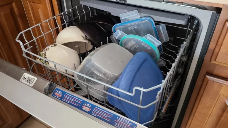 چیدن ظروف پلاستیکی در ماشین ظرفشویی