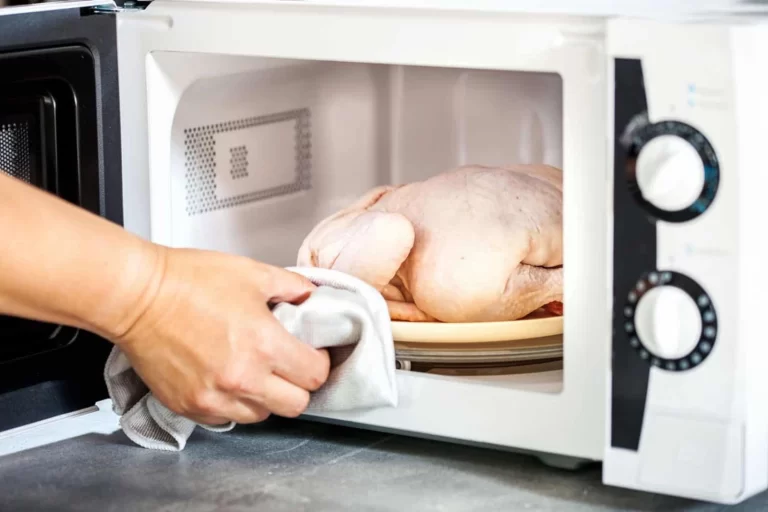 Cooking chicken in the microwave