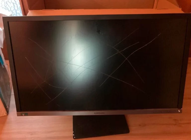 How to fix scratches on the TV screen