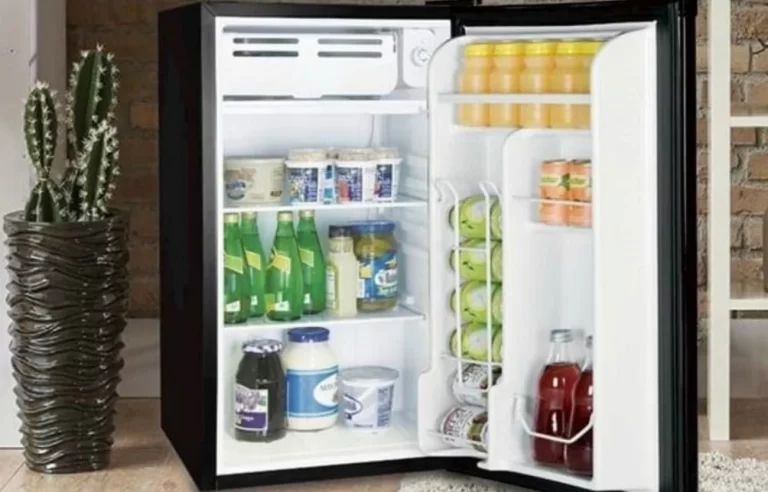 What are the characteristics of a good refrigerator