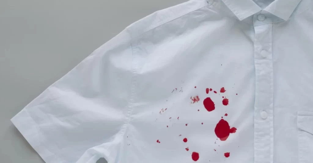 ترفندهای پاک کردن لکه خون از روی لباس و پارچه
