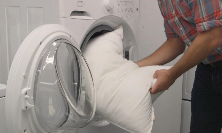 روش صحیح شستن بالش در ماشین لباسشویی