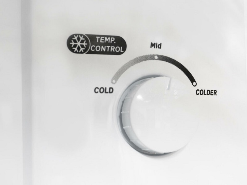 Diagnosing the failure of the refrigerator thermostat and replacing it