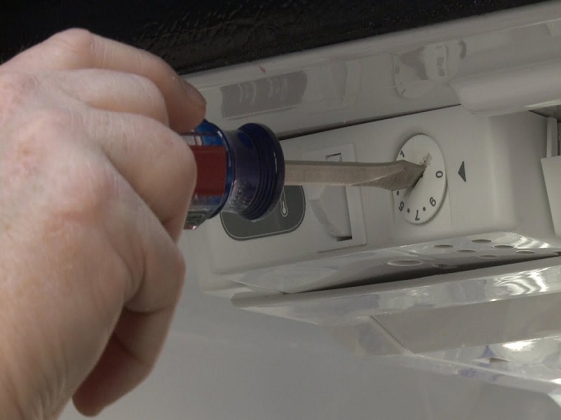 The importance of testing the thermostat in the correct operation of the refrigerator