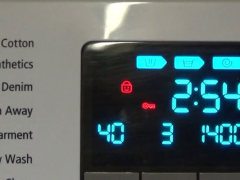 What is the reason for the Samsung washing machine lock flashing