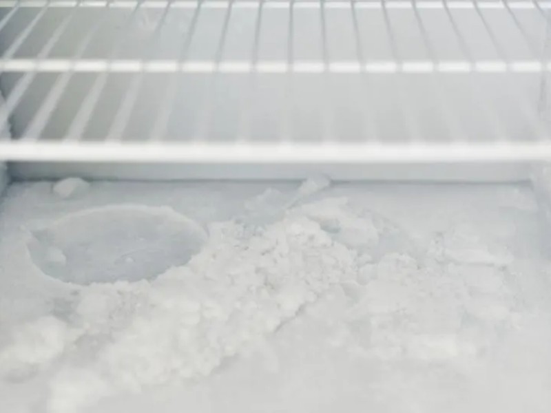 Reason for freezing of refrigerator floors and solutions to solve it