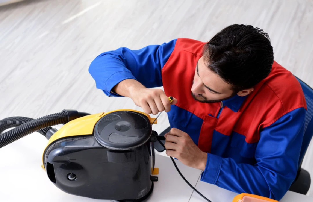 What are the reasons for the vacuum cleaner cord not automatically retracting