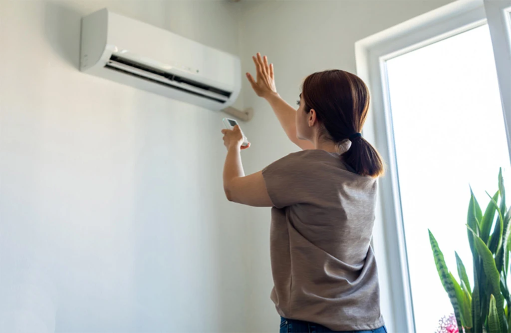 Air conditioner air release system and its performance