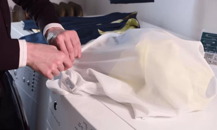 استفاده از کیسه و لایه محافظ برای شستشوی کت و شلوار با ماشین لباسشویی